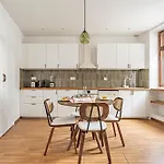 Cozy Apartment With Great Views - 4P